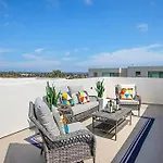 Luxury New Residence With Private Rooftop, Downtown In Minutes