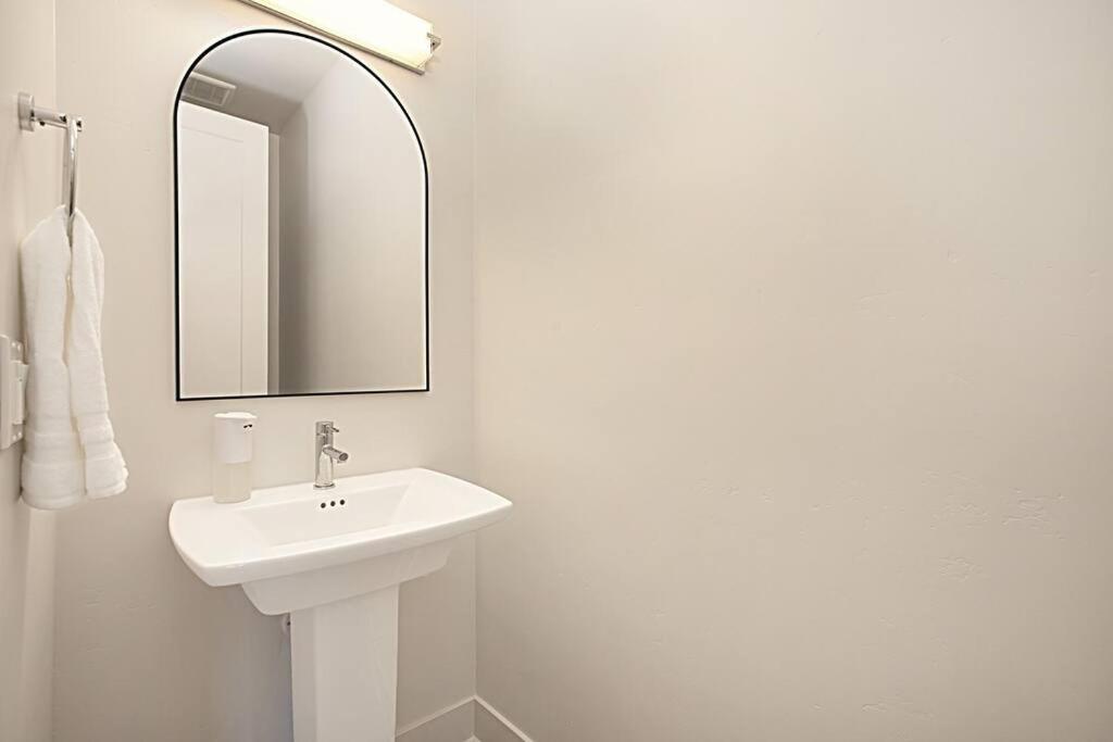 Apartment Luxury New With Private Rooftop, Downtown In Minutes